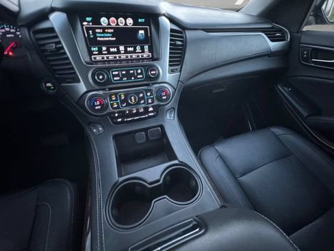 Used 2018 Chevrolet Suburban LT w/ Luxury Package AWD/4WD image 3