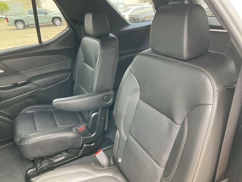 Used 2023 Chevrolet Traverse LT FWD image 17