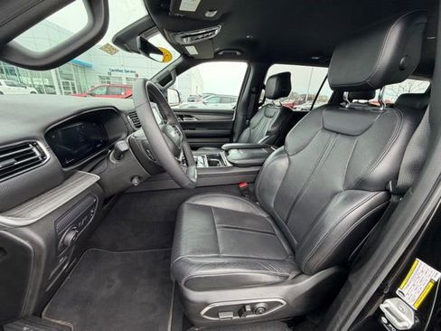 Used 2024 Jeep Wagoneer Series II w/ Flexible Seating Group AWD/4WD image 17