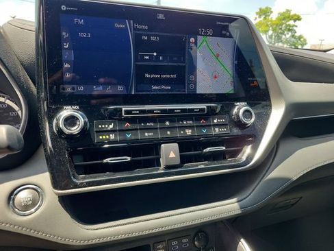 Used 2022 Toyota Highlander Platinum AWD/4WD image 14