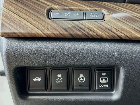 Used 2018 Nissan Maxima Platinum image 17