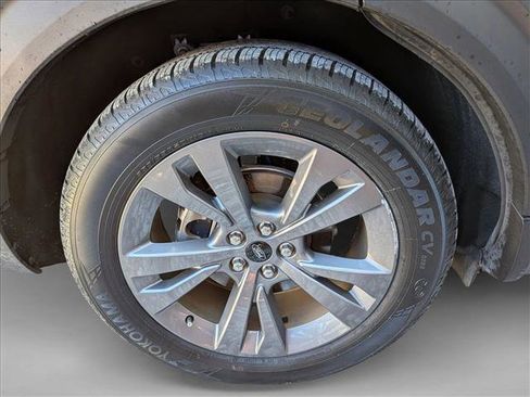 Used 2021 Ford Explorer XLT w/ Equipment Group 202A image 3