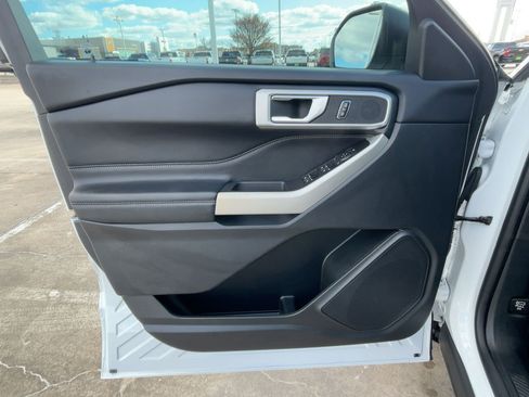 Used 2020 Ford Explorer XLT w/ Equipment Group 202A image 13