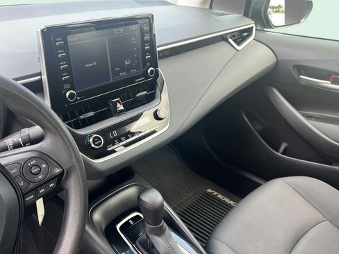 Used 2021 Toyota Corolla LE FWD image 11