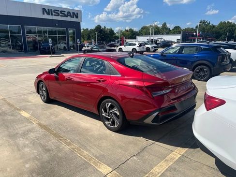 Used 2025 Hyundai Elantra SEL FWD image 3