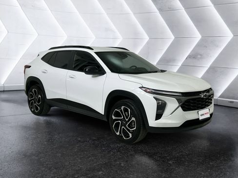 Used 2024 Chevrolet Trax RS w/ Driver Confidence Package image 1