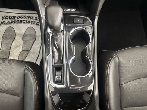 Used 2022 Chevrolet Equinox Premier image 18