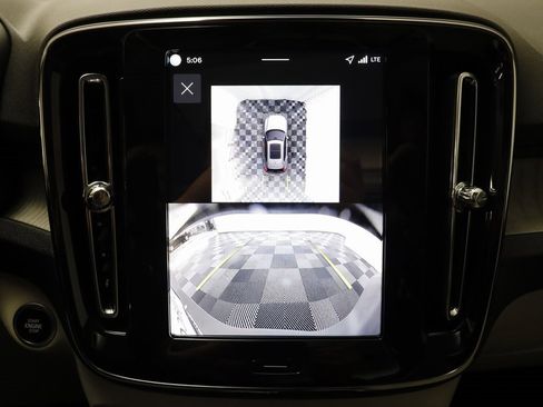 Used 2026 Volvo XC40 B5 Ultra w/ Climate Package image 11