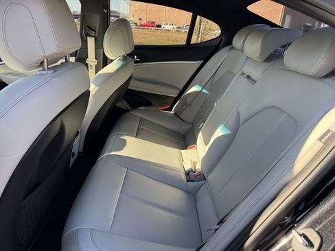 Used 2024 Genesis G70 2.5T image 12