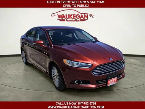 Used 2014 Ford Fusion SE w/ Equipment Group 502A FWD image 3