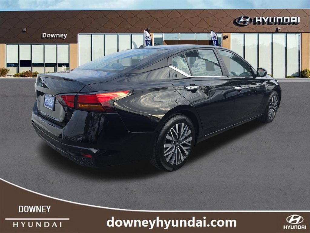 Used 2025 Nissan Altima 2.5 SV FWD image 5