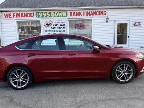 Used 2017 Ford Fusion SE w/ Equipment Group 201A FWD image 7