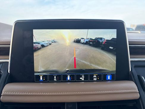 Used 2022 Chevrolet Tahoe Premier w/ Premium Package image 32