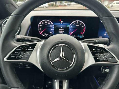 Used 2025 Mercedes-Benz GLB 250 image 28