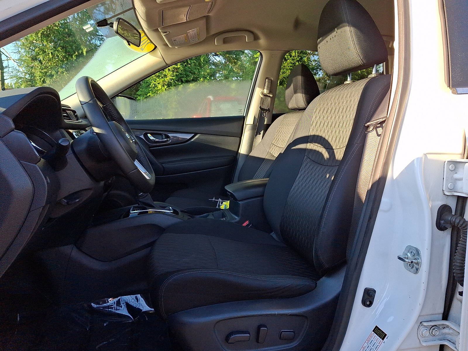 Used 2018 Nissan Rogue SV FWD image 14