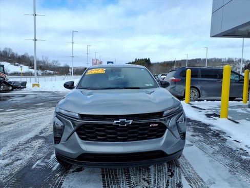 Used 2024 Chevrolet Trax RS w/ Driver Confidence Package image 2