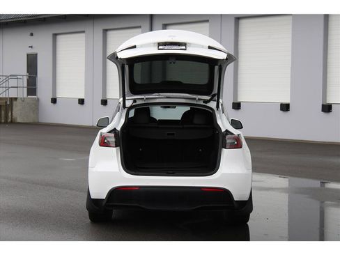 Used 2021 Tesla Model Y Long Range AWD/4WD image 26