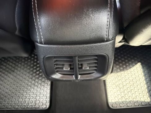 Used 2019 Jeep Cherokee Latitude Plus w/ Cold Weather Group AWD/4WD image 22