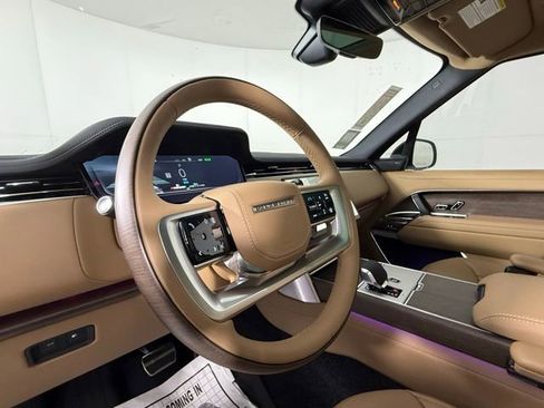 New 2025 Land Rover Range Rover SE image 11