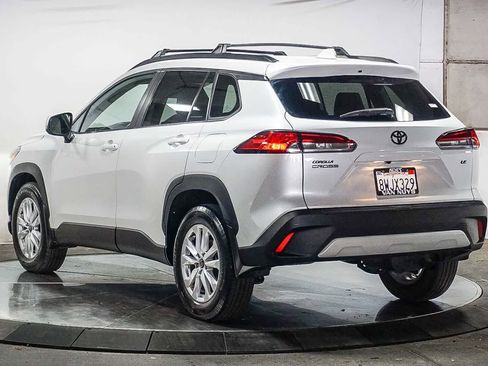 Certified 2022 Toyota Corolla Cross LE w/ Moonroof Package FWD image 3