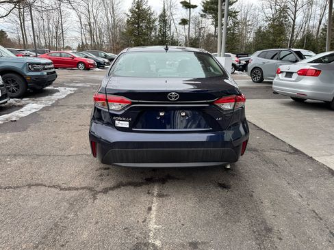 Used 2021 Toyota Corolla LE image 4