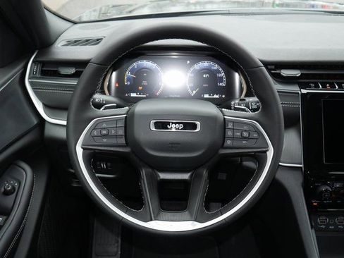 New 2025 Jeep Grand Cherokee Laredo X w/ Luxury Tech Group I image 18