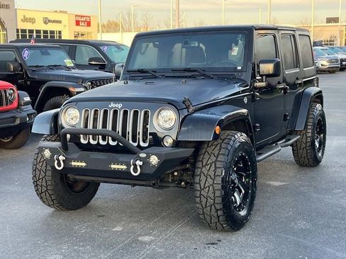 Used 2017 Jeep Wrangler Unlimited Sahara w/ Connectivity Group image 8