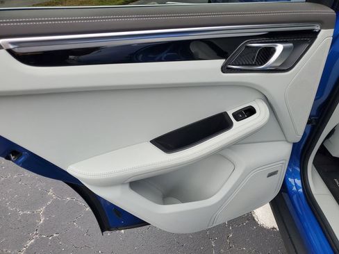 Used 2021 Porsche Macan S image 16