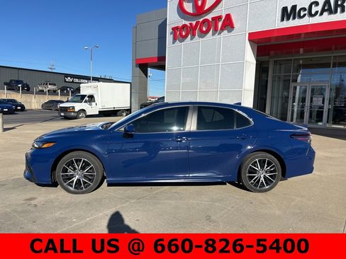 Used 2024 Toyota Camry SE image 8
