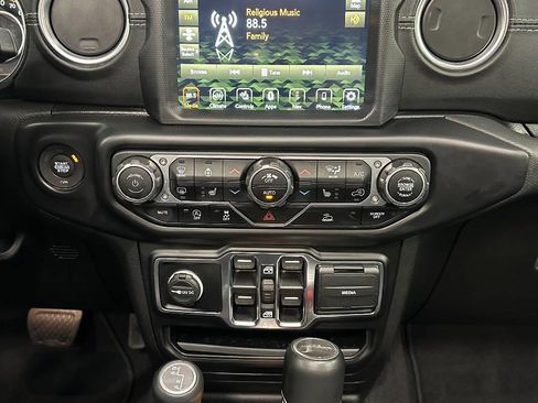 Used 2022 Jeep Gladiator Overland w/ Popular Equipment Package AWD/4WD image 35