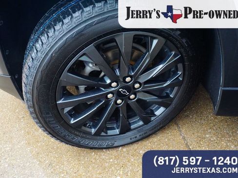 Used 2023 Chevrolet Traverse RS FWD image 9