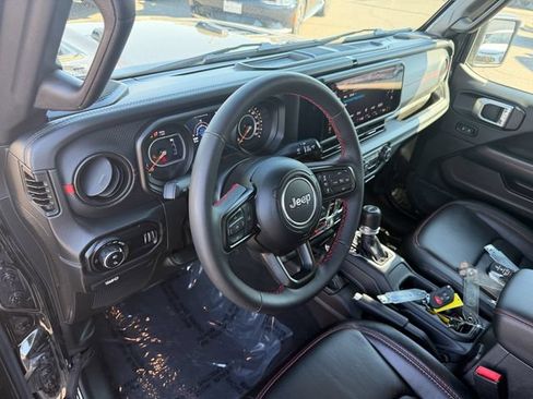 Used 2024 Jeep Gladiator Rubicon w/ Convenience Group AWD/4WD image 13