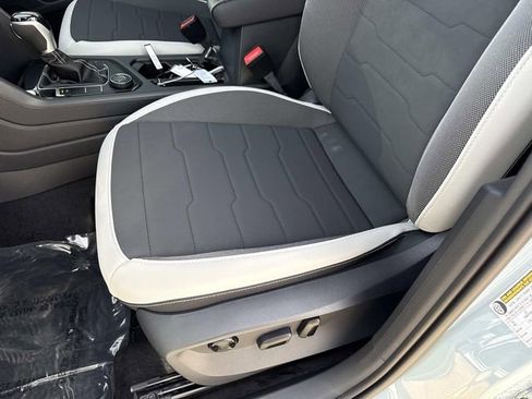 New 2026 Volkswagen Taos SE image 14