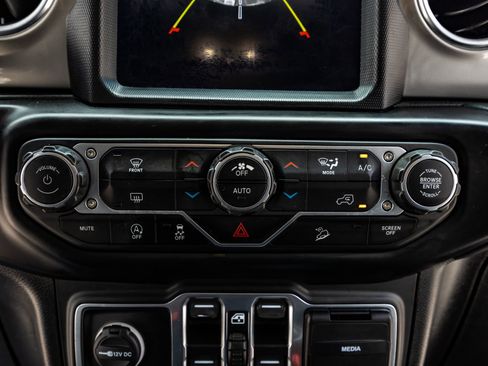Used 2020 Jeep Wrangler Unlimited Sahara AWD/4WD image 26