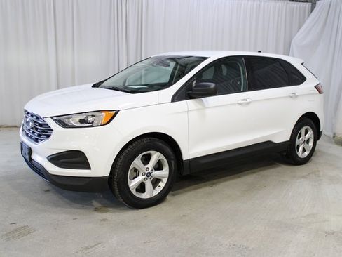 Used 2021 Ford Edge SE image 3