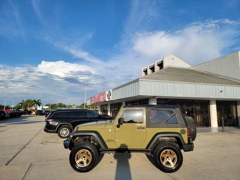 Used 2013 Jeep Wrangler Sport AWD/4WD image 7