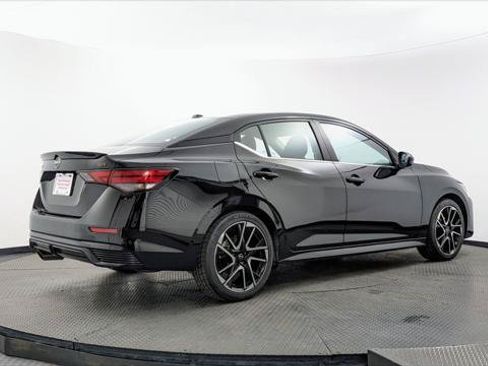 Used 2025 Nissan Sentra SR FWD image 8
