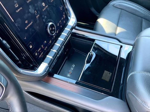 Used 2025 GMC Yukon Denali image 17