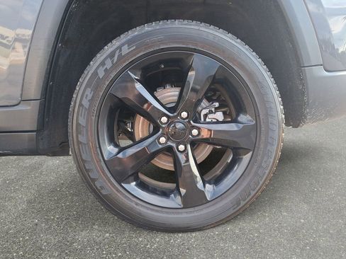 Certified 2024 Jeep Grand Cherokee Altitude AWD/4WD image 31