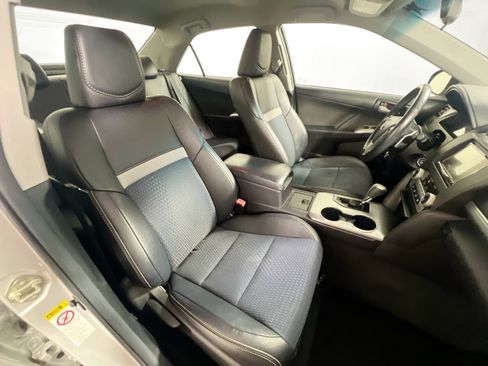 Used 2014 Toyota Camry SE image 30