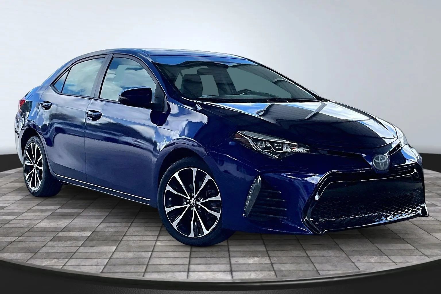 Used 2019 Toyota Corolla SE FWD image 3