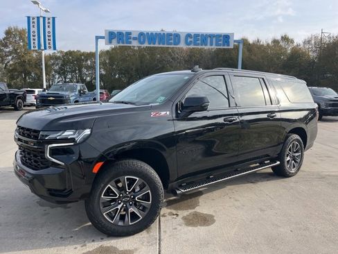 Used 2023 Chevrolet Suburban Z71 w/ Luxury Package image 2