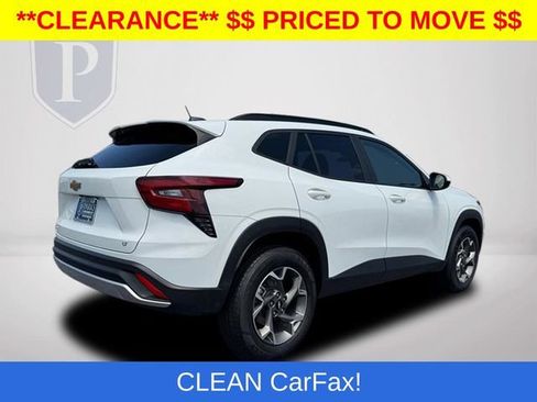 Used 2025 Chevrolet Trax LT FWD image 6