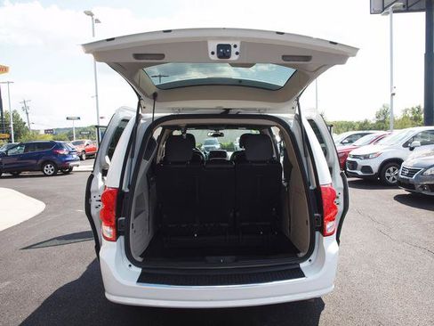 Used 2017 Dodge Grand Caravan SXT FWD image 5