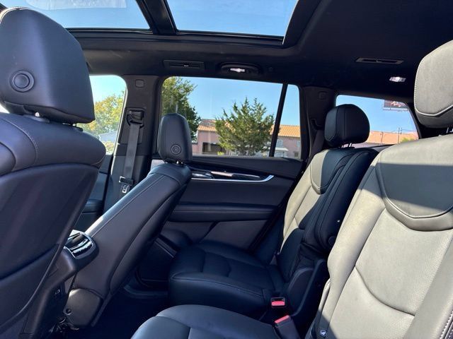 Used 2023 Cadillac XT6 Premium Luxury w/ Technology Package FWD image 23