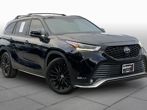 Used 2023 Toyota Highlander XSE FWD image 3