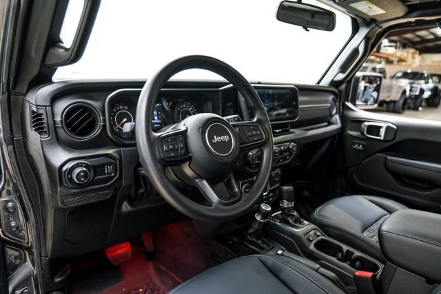 Used 2025 Jeep Gladiator Sport AWD/4WD image 16