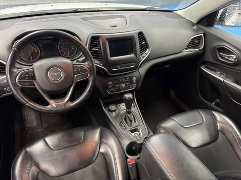 Used 2019 Jeep Cherokee Latitude Plus w/ Travel & Safety Group image 20