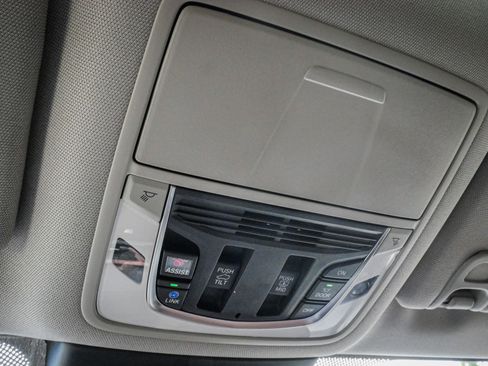Used 2024 Acura MDX SH-AWD w/ Technology Package image 27