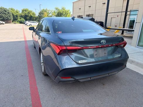 Used 2022 Toyota Avalon Limited FWD image 9